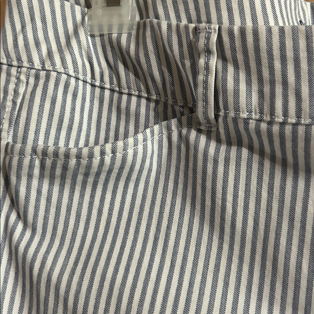 Old Navy Blue and White Striped Women’s Pants - Picture 3 of 6